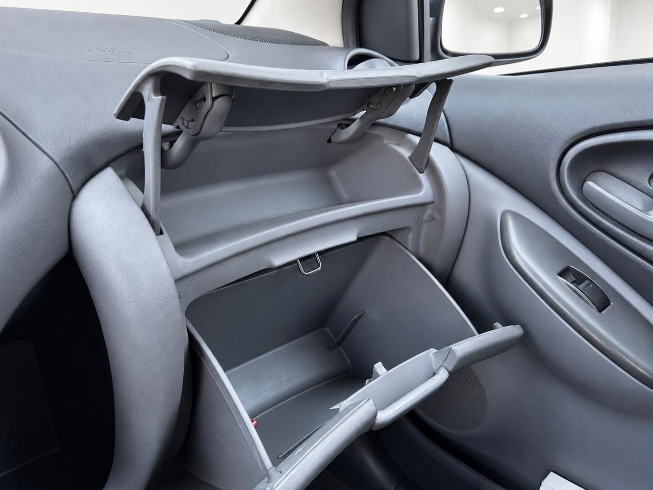 Toyota Yaris 1.0i 16V cat 5 porte