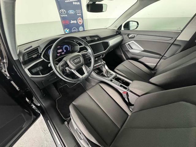 AUDI Q3 35 TFSI Business Advanced