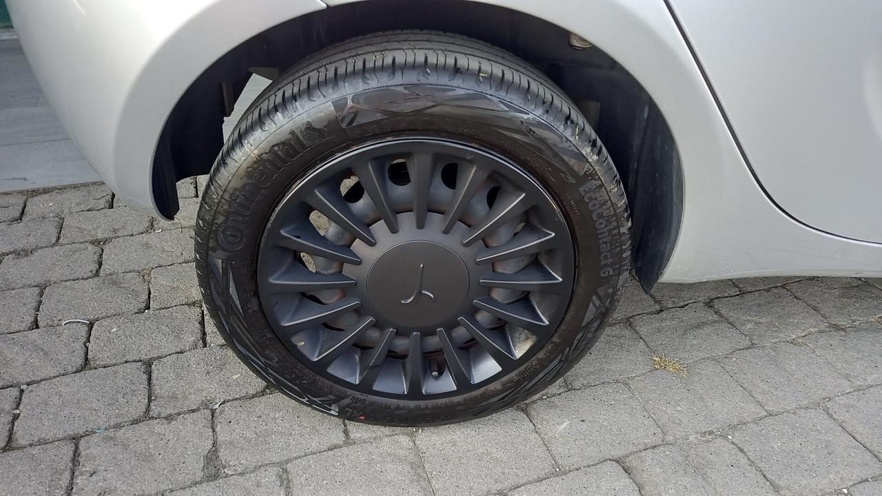 Lancia Ypsilon 1.0 FireFly 5 porte S&S Hybrid Silver