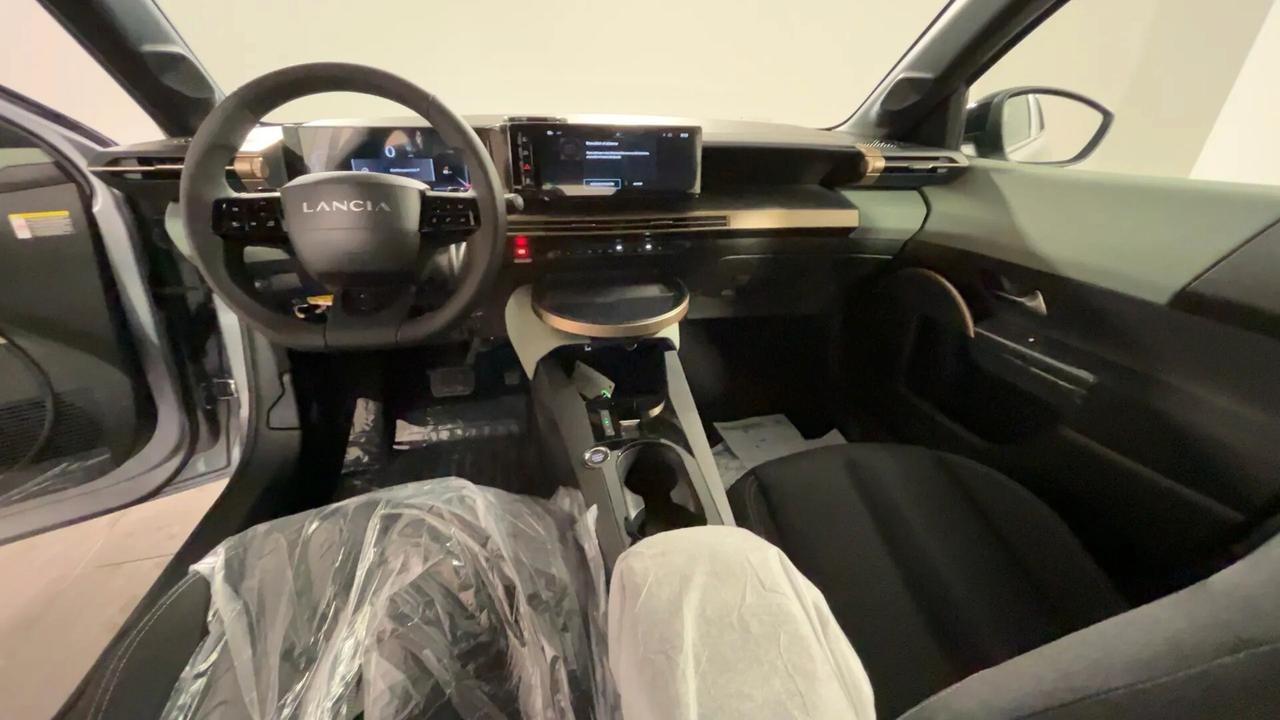 Lancia Ypsilon Hybrid e-DCT