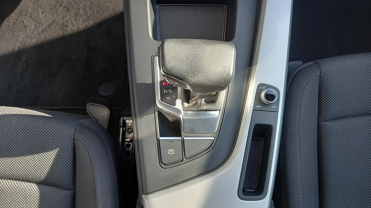 Audi A4 Avant 30 TDI/136 CV S tronic Business
