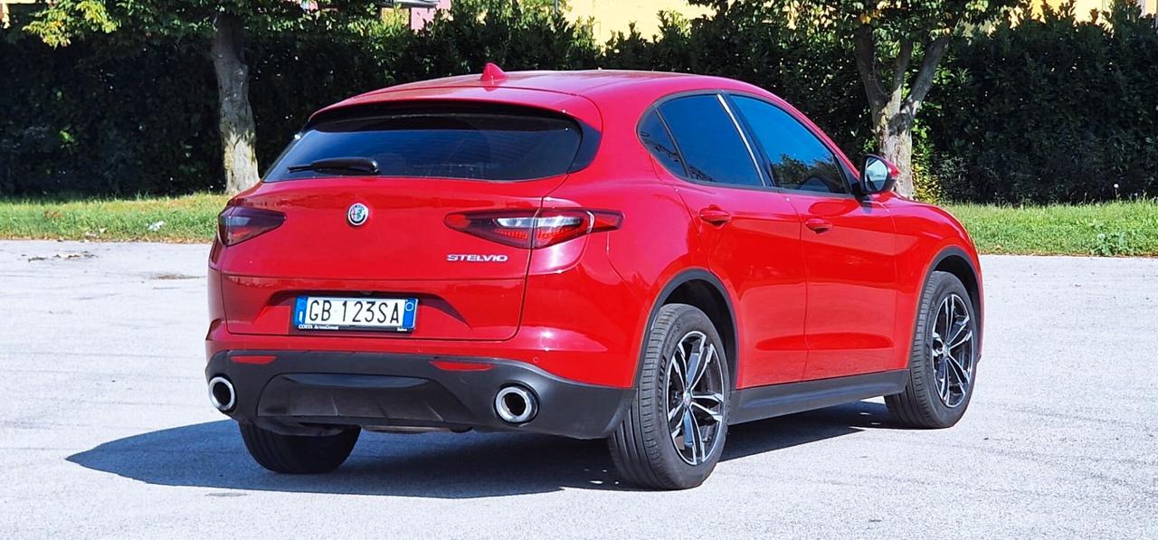 Alfa Romeo Stelvio 2.2 Turbodiesel 160 CV AT8 RWD