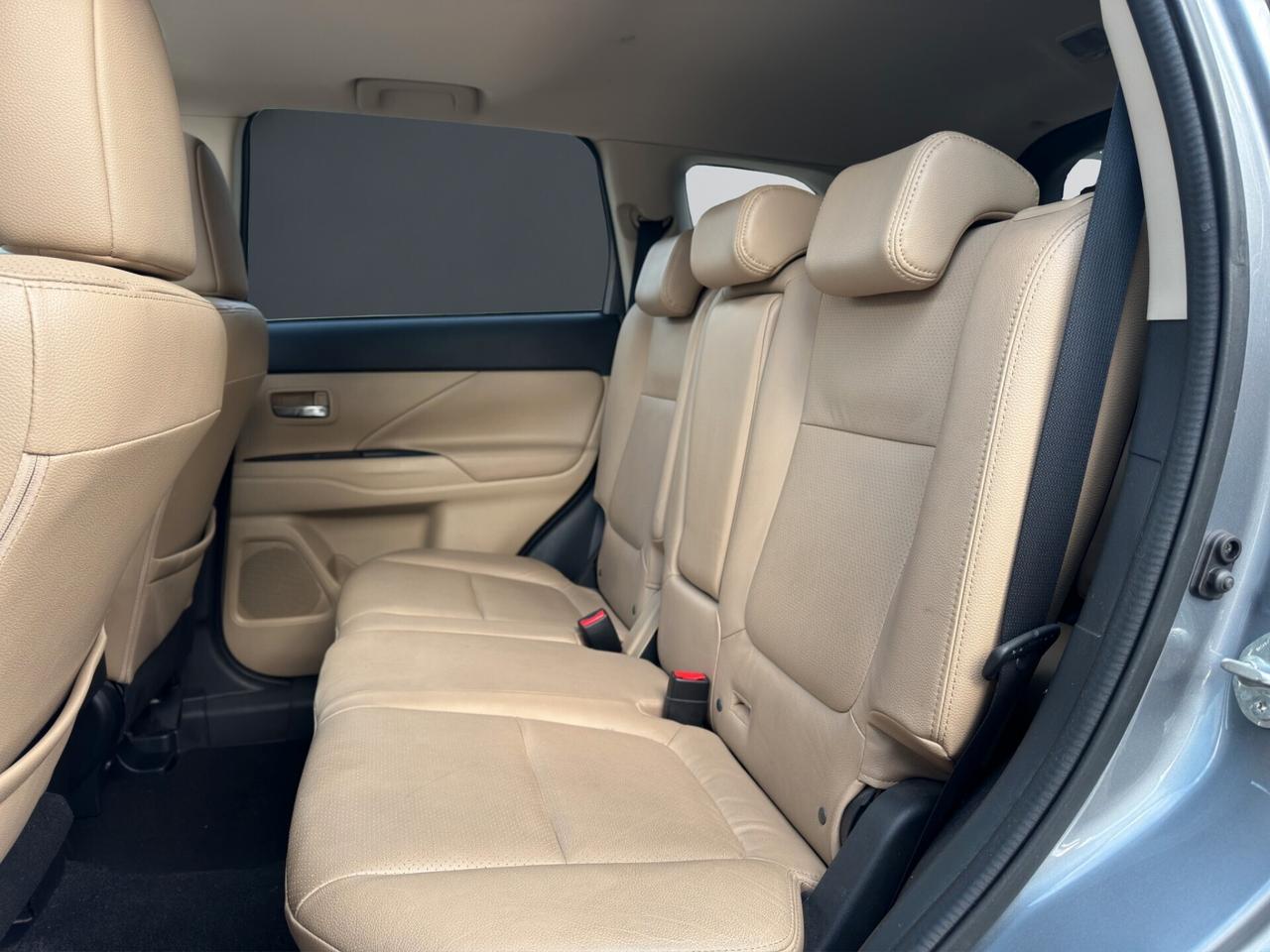 Mitsubishi Outlander 2.2 DI-D 4WD Instyle Plus Navi Diamond Pack 7P