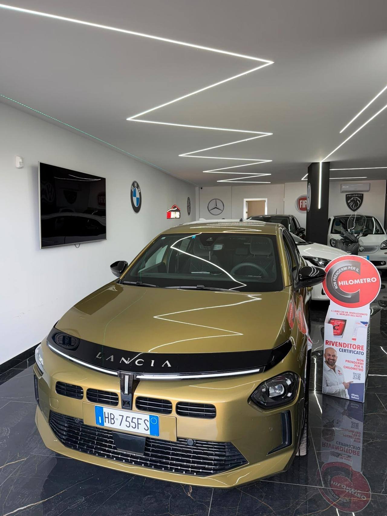 Lancia Ypsilon Hybrid e-DCT LX