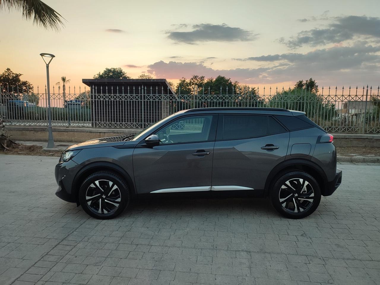 Peugeot 2008 ALLURE 1.2 BENZINA 100CV INTERNI PELLE NAVIGATORE