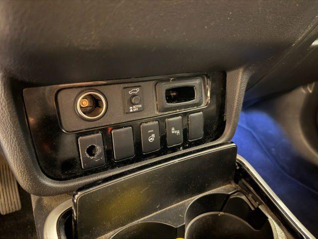 MITSUBISHI Outlander 2.2 DI-D 4WD Intense DAB+ Bluetooth