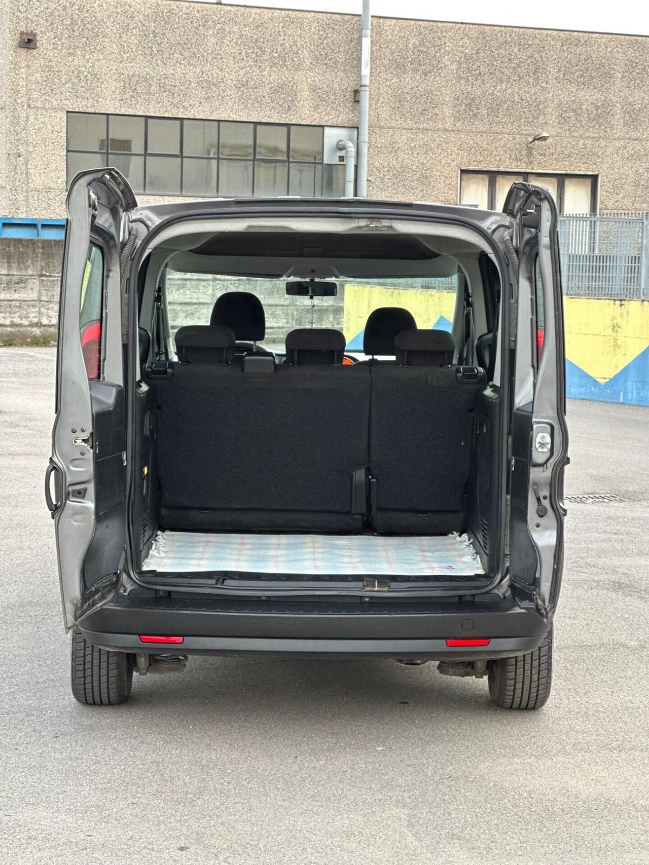 Fiat doblo 5 posti autocarro