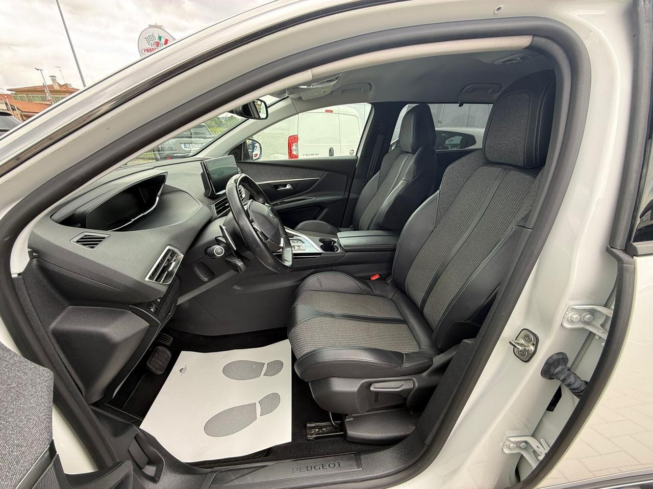Peugeot 5008 1.5 HDI *7 POSTI* *CAMBIO AUTMATICO* PREZZO REALE