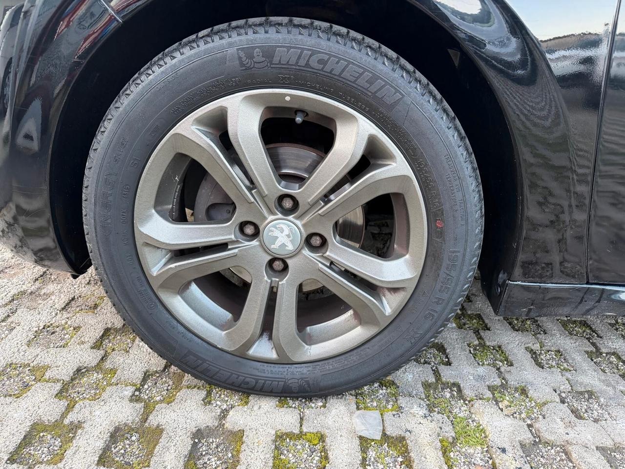 Peugeot 208 1.2 VTi 82 CV 3 porte Allure-07/2013