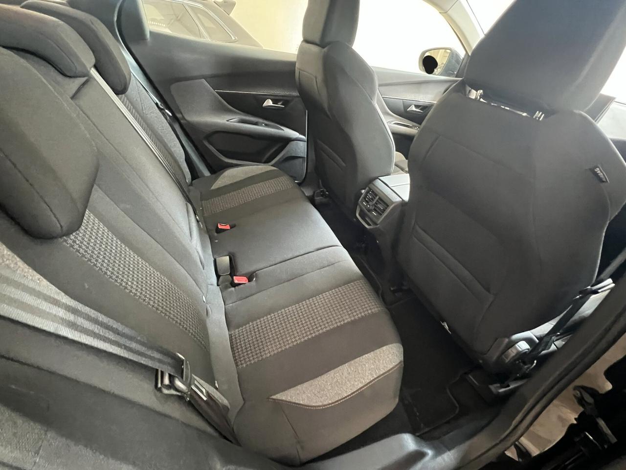 Peugeot 3008 BlueHDi 130 S&S EAT8 Allure Pack