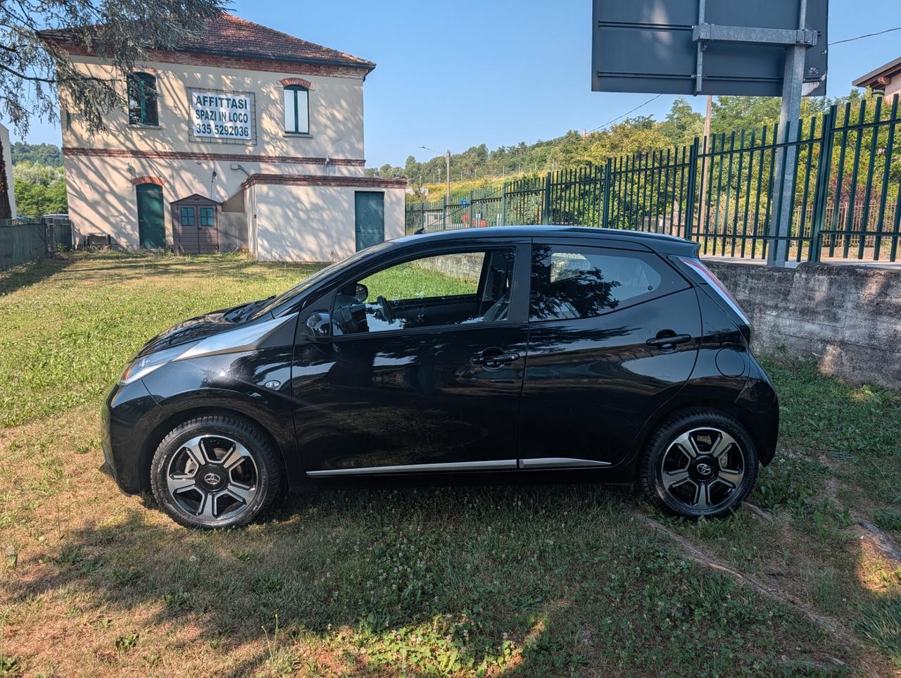 Toyota Aygo 1.0 VVT-i 69 CV 3 porte x-clusiv MMT
