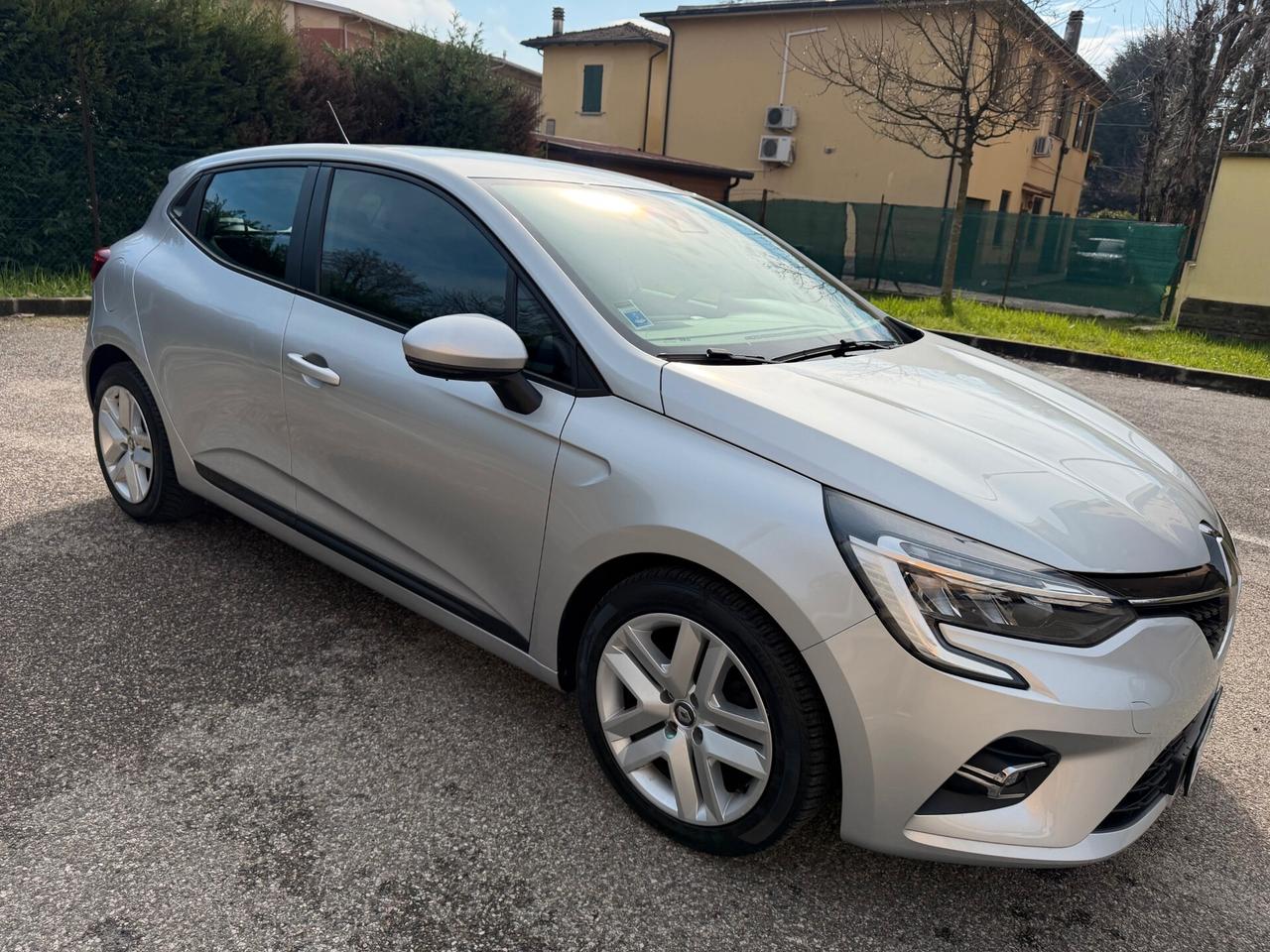Renault Clio 1.0 tce - NEOP. - NAV. - 12 MESI DI GARANZIA -