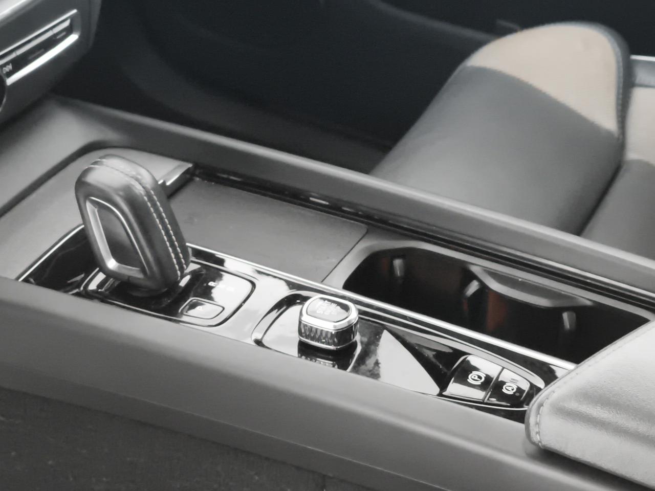 Volvo XC60 2.0 b4 Plus Dark awd