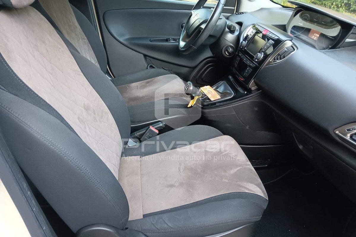 LANCIA Ypsilon 1.2 69 CV 5 porte GPL Ecochic Gold