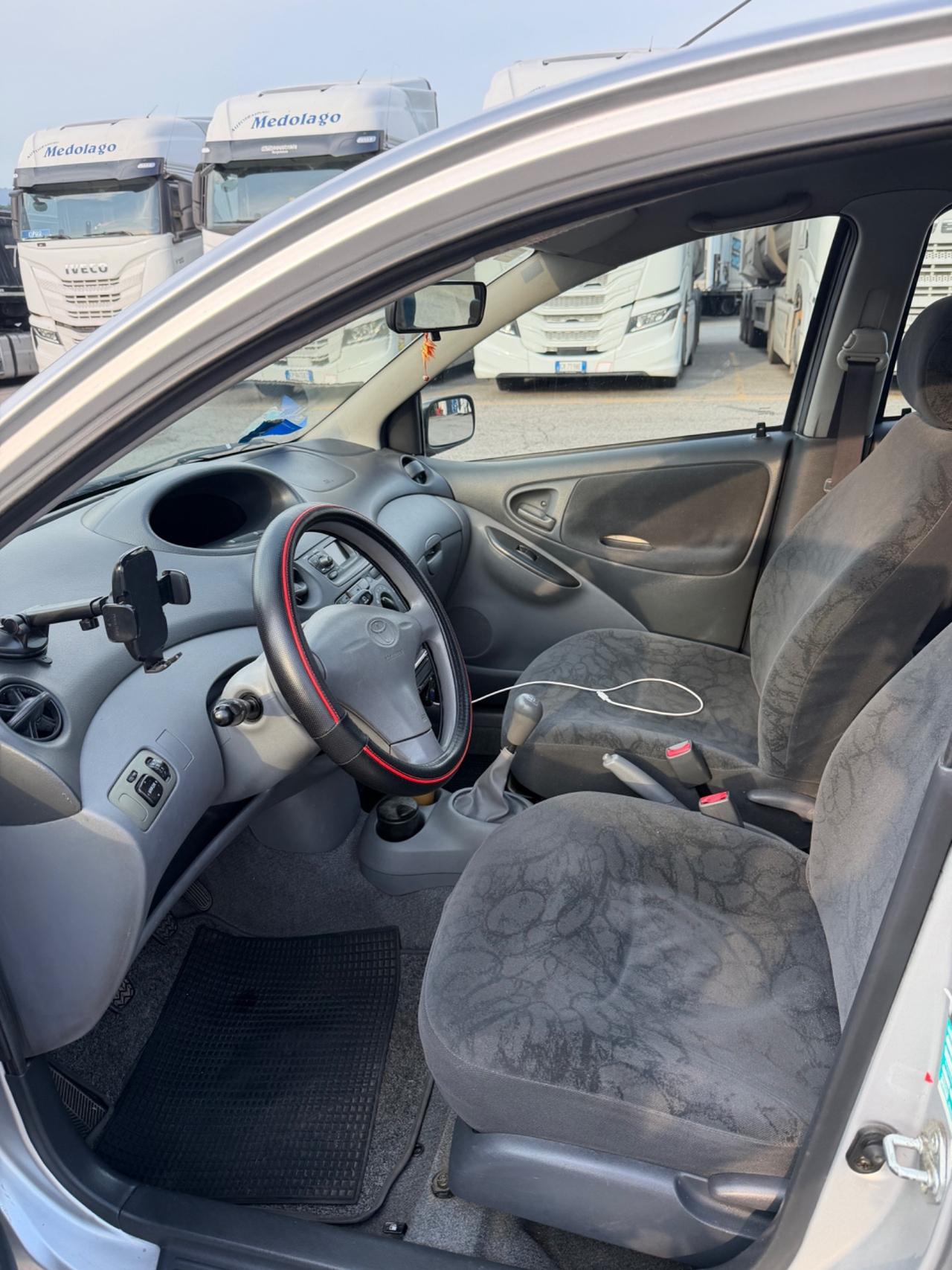 Toyota Yaris 1.0i 16V cat 5 porte