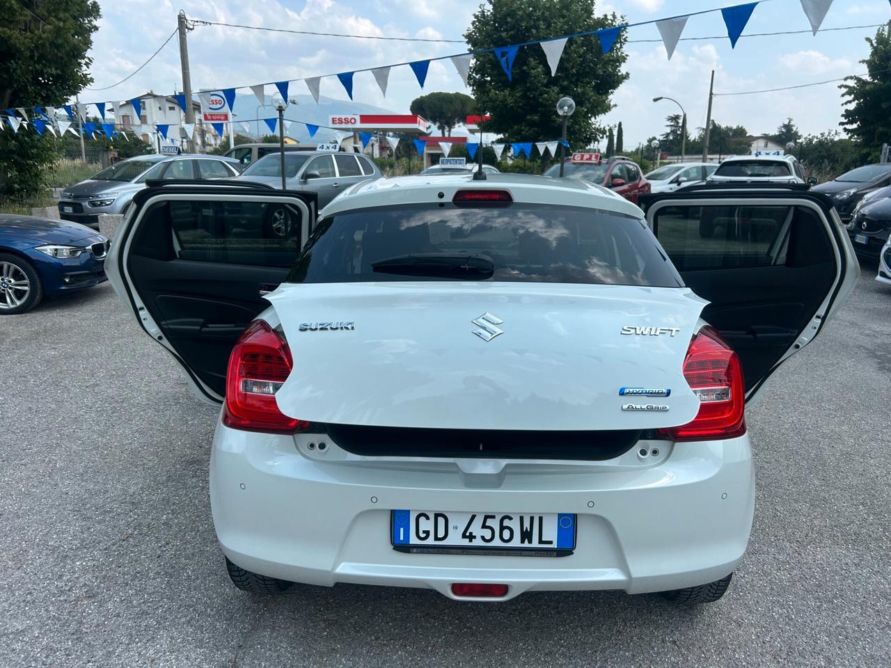 " UNA CHICCA " Suzuki Swift 1.2 Hybrid 4x4 AllGrip Top
