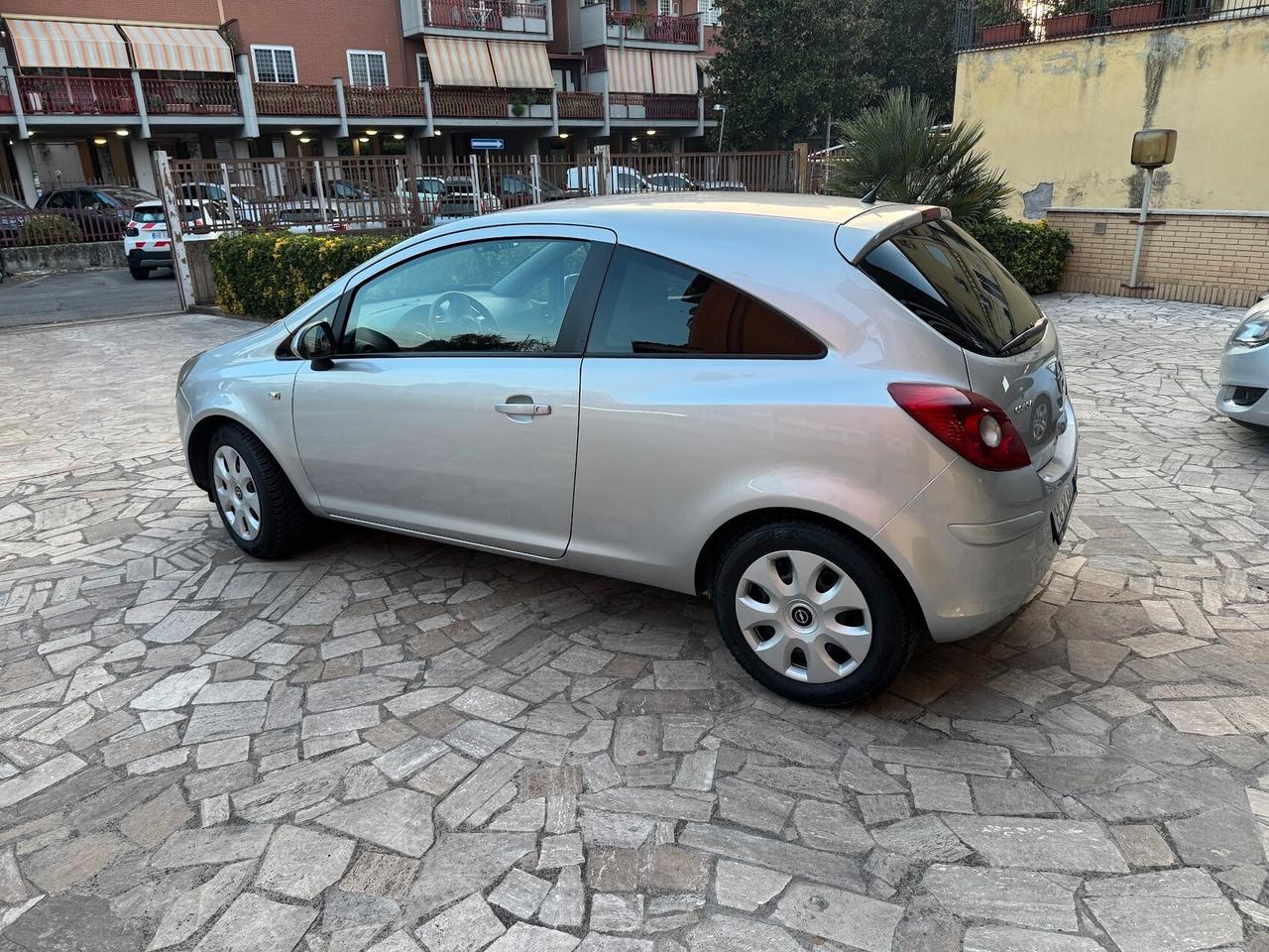 Opel Corsa 1.2 3 porte Club