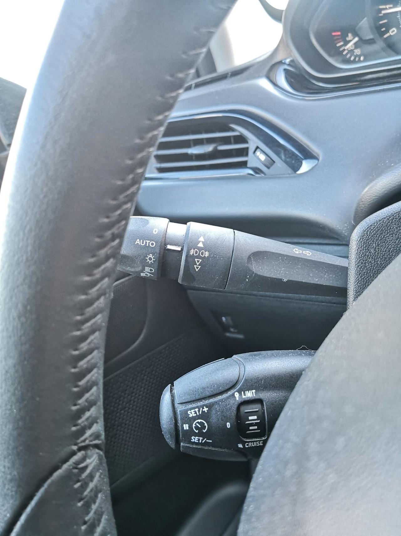 Peugeot 208 PureTech 1.2 82CV ***NEOPATENTATI***
