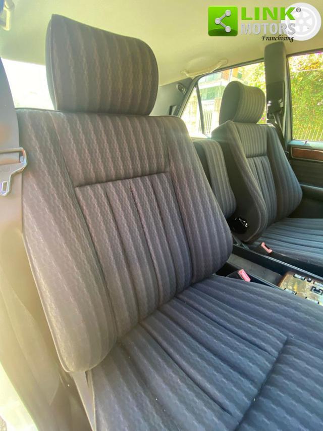 MERCEDES-BENZ 200 E 122 CV Berlina