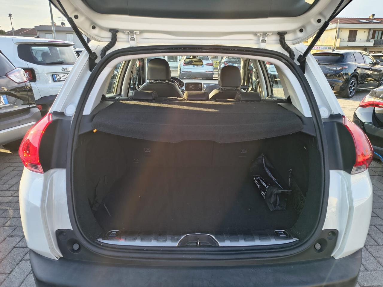Peugeot 2008 1.2 BENZINA 5 PORTE