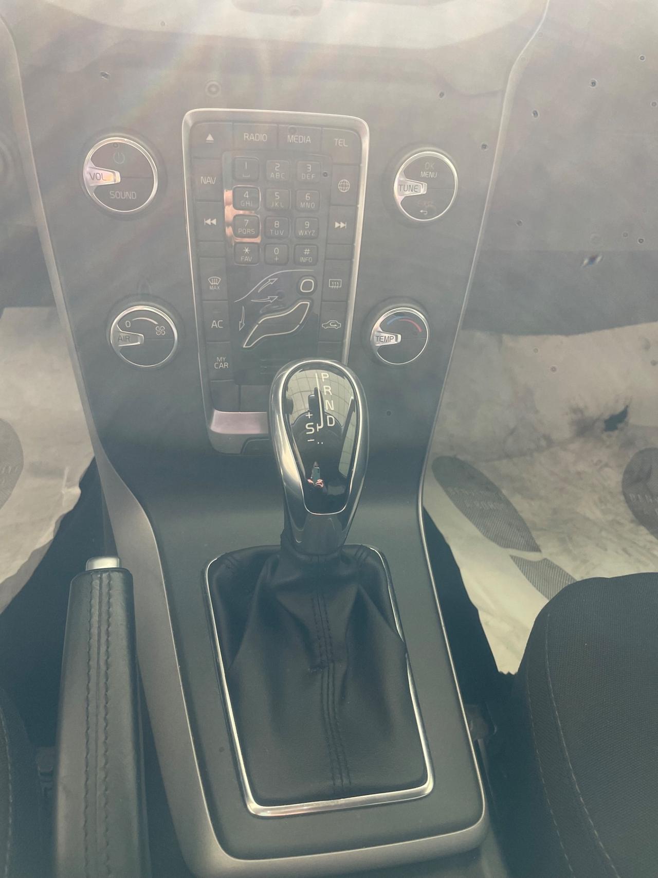 Volvo V40 Cross Country D4 Geartronic Momentum - Nessun vincolo -