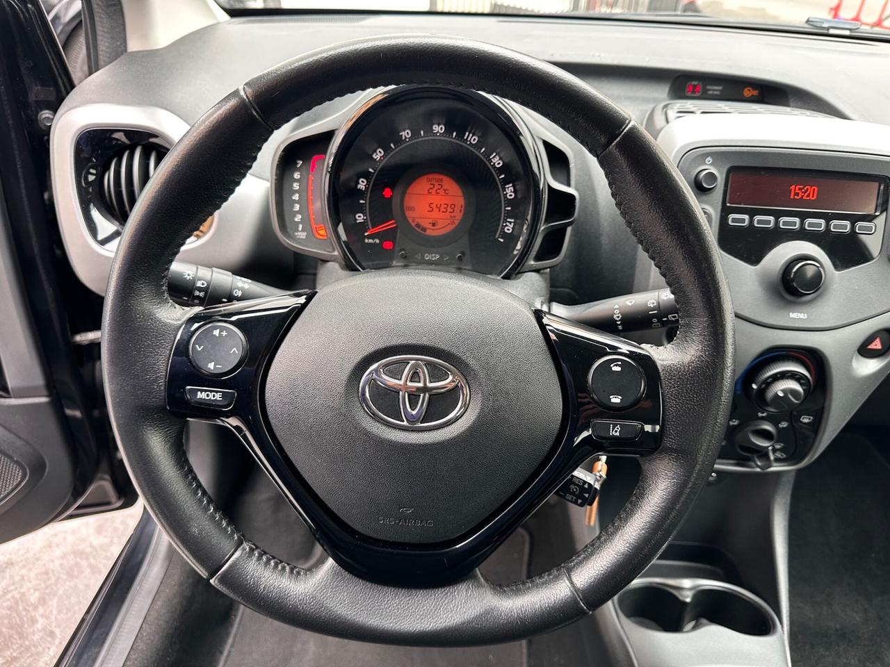 Toyota Aygo Connect 1.0 VVT-i 72 CV 5 porte x-play