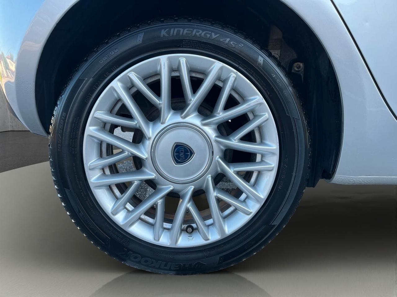 Lancia Ypsilon 1.2 69 CV 5 porte S&S Silver