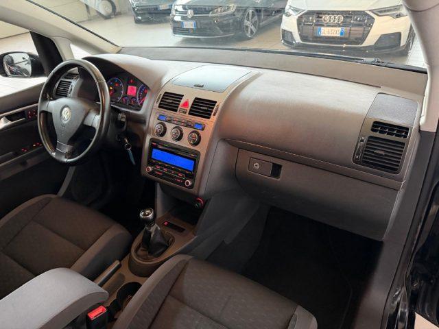 VOLKSWAGEN Touran 2.0 TDI DPF Trendline // 7 POSTI//