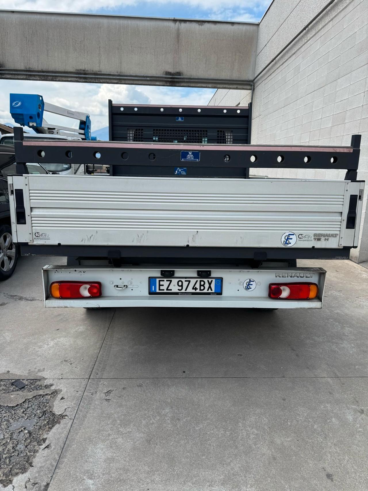 Renault Master T35 2.3 dCi/125 PL-DC Cabinato E5