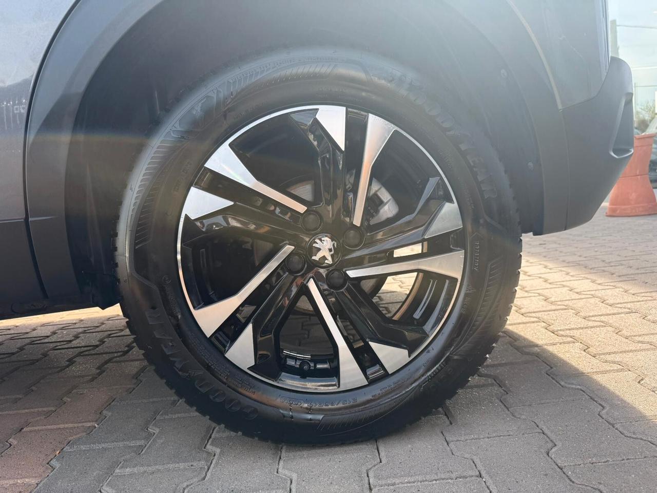 Peugeot 2008 BlueHDi 130 S&S EAT8 Allure