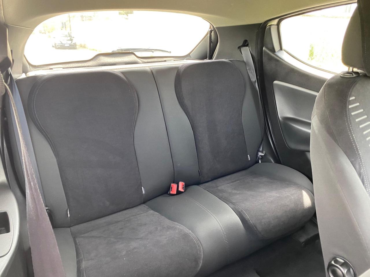 Lancia Ypsilon 1.2 69 CV Unyca