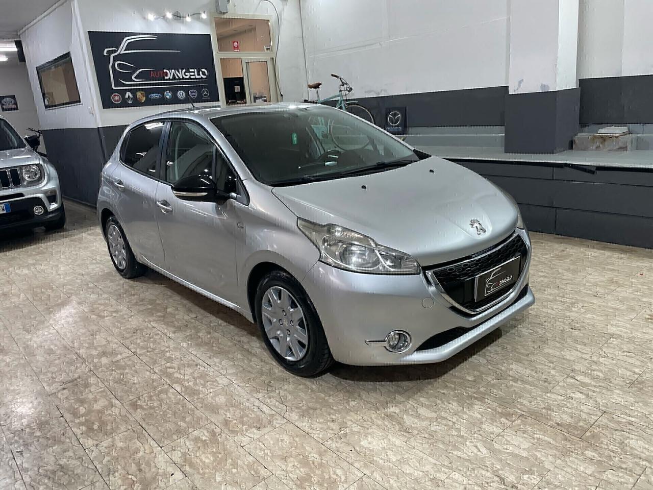Peugeot 208 1.4 HDi 68 CV 5 porte Allure