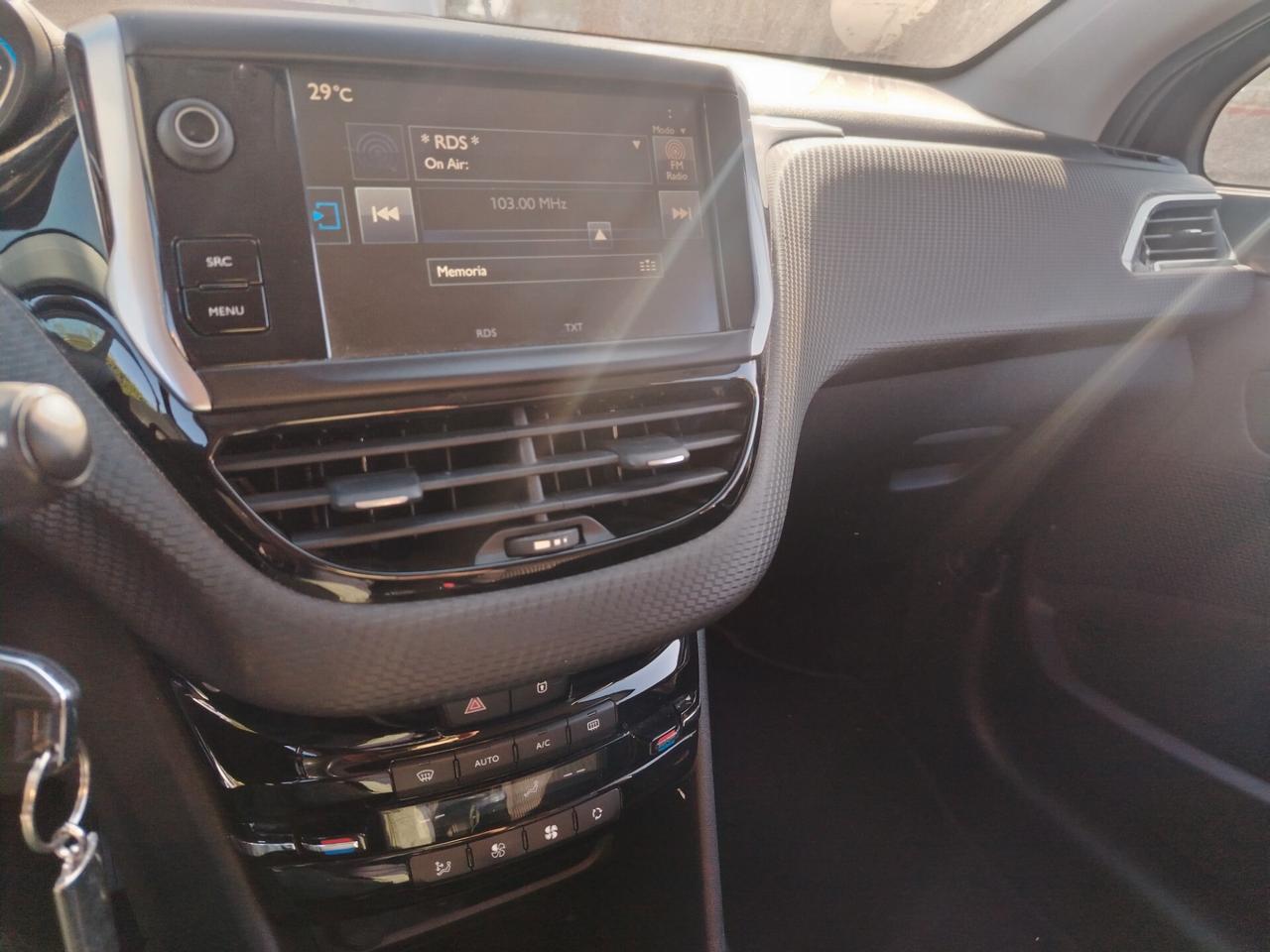 Peugeot 2008 BlueHDi 100 S&S Allure