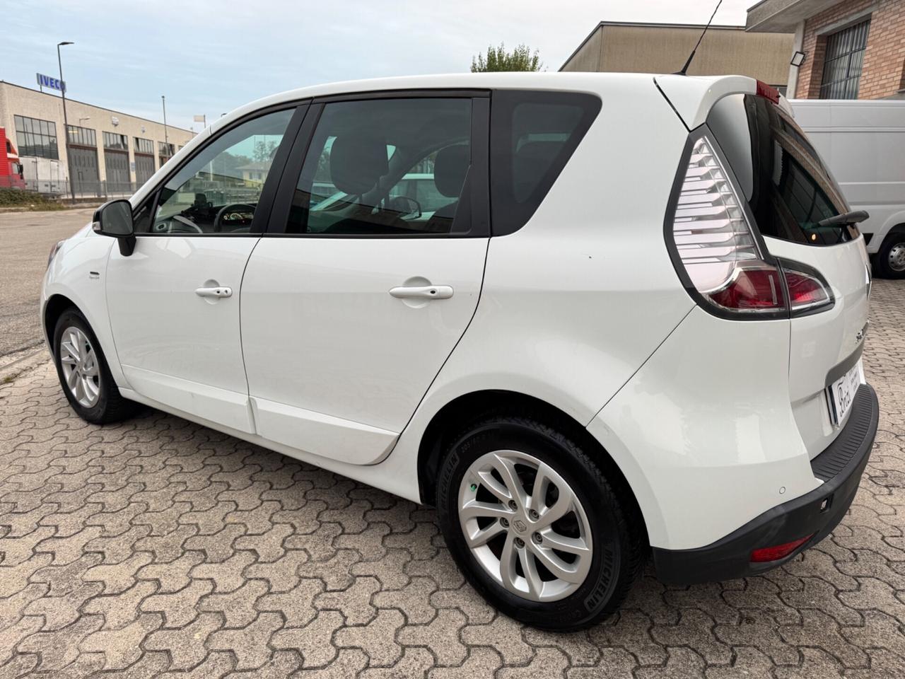 Renault Scenic XMod dCi 110 CV EDC Limited