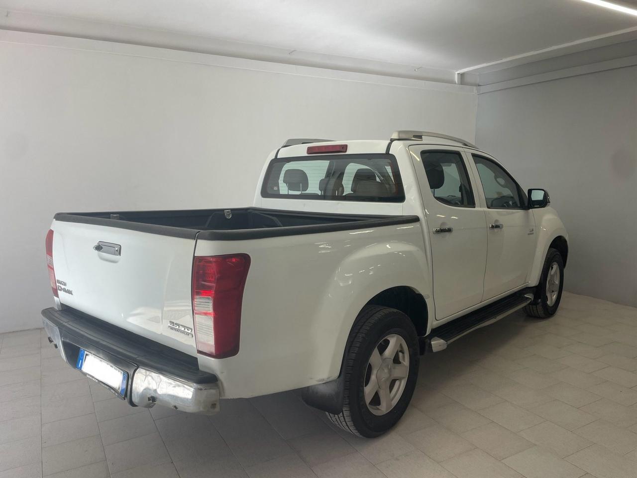 Isuzu D-Max 2.5 Crew Cab Solar A/T 4WD