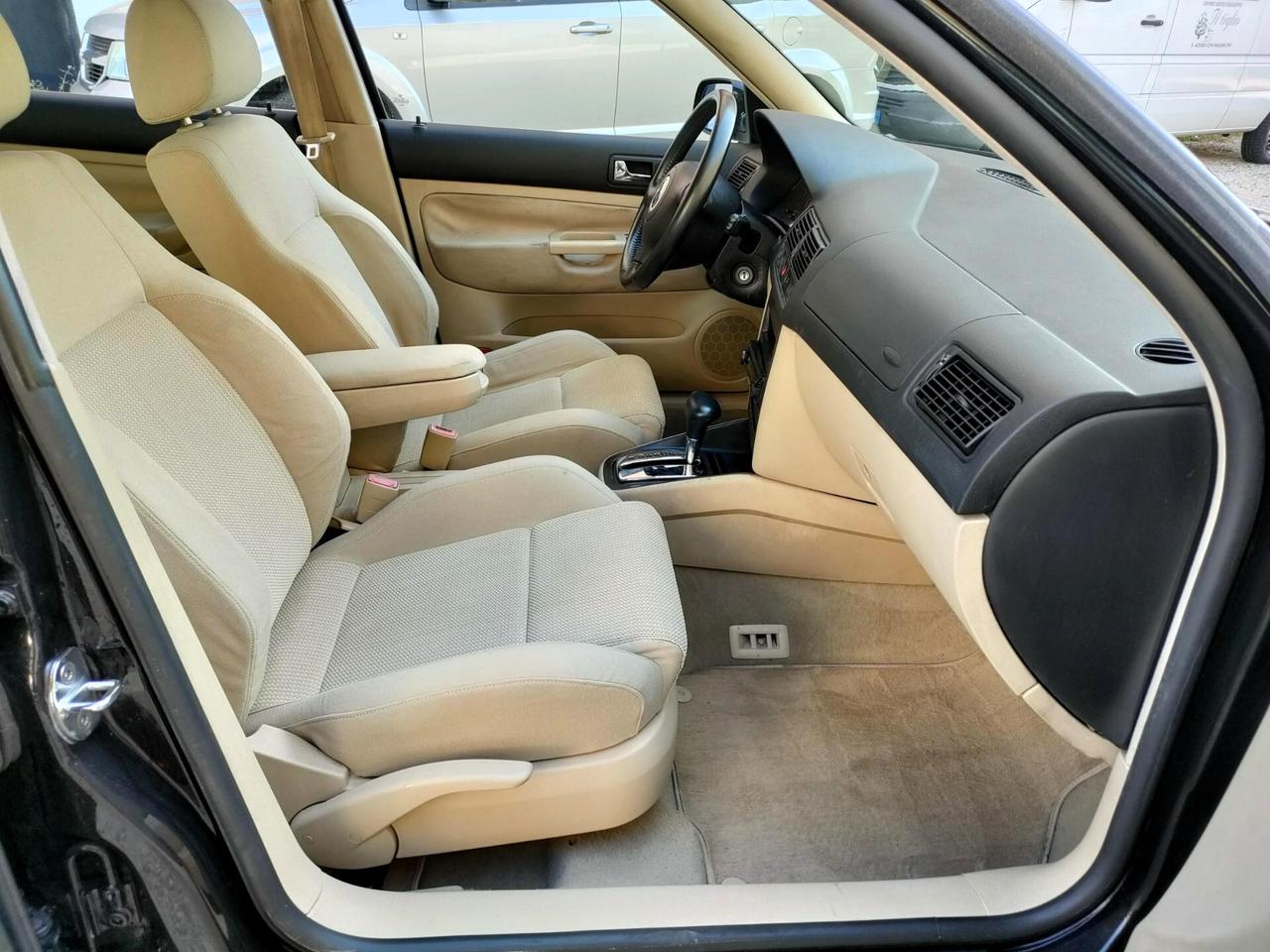 Volkswagen Golf 1.6 16v Aut Highline ASI