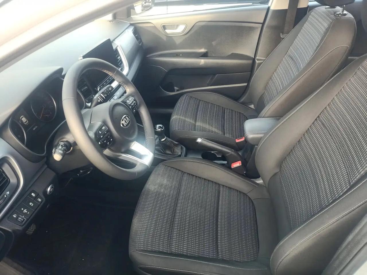 Kia Stonic 1.2 DPI ECO GPL Style b/color