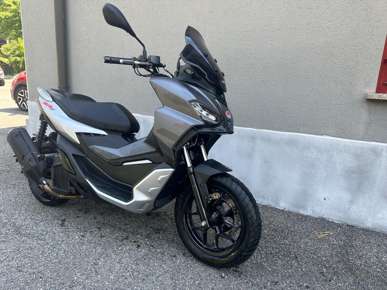 Aprilia SR GT 125 Pari al nuovo 6500 km