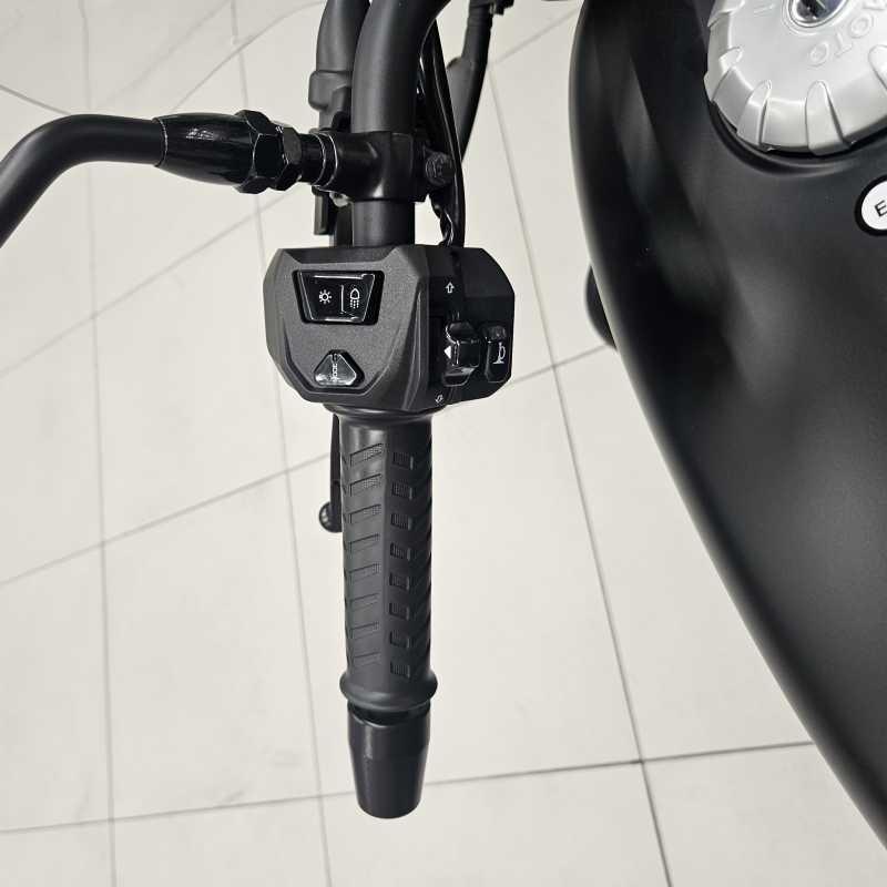 Moto Guzzi V7 Stone - 2026