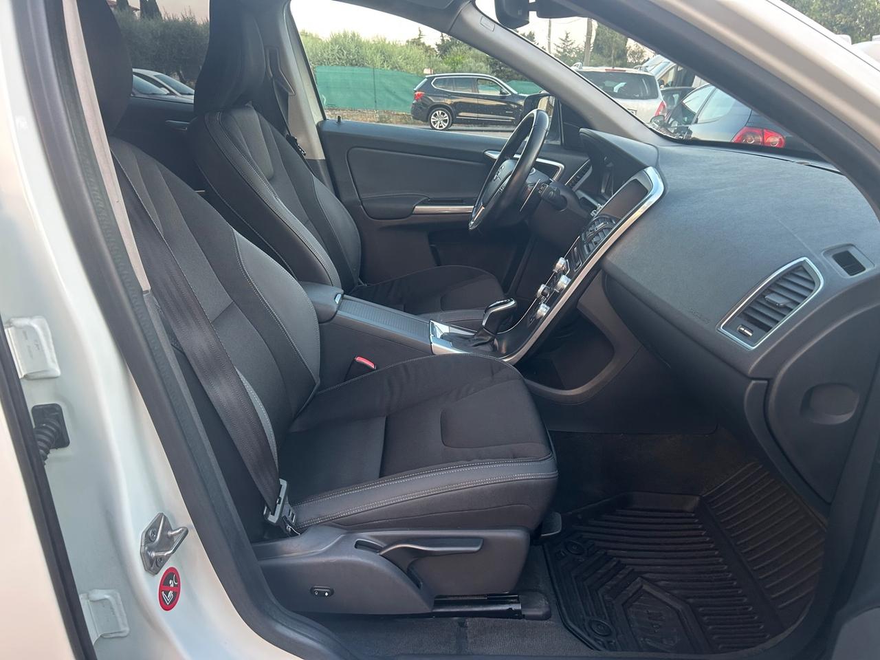 Volvo XC 60 XC60 D4 Geartronic R-design Momentum