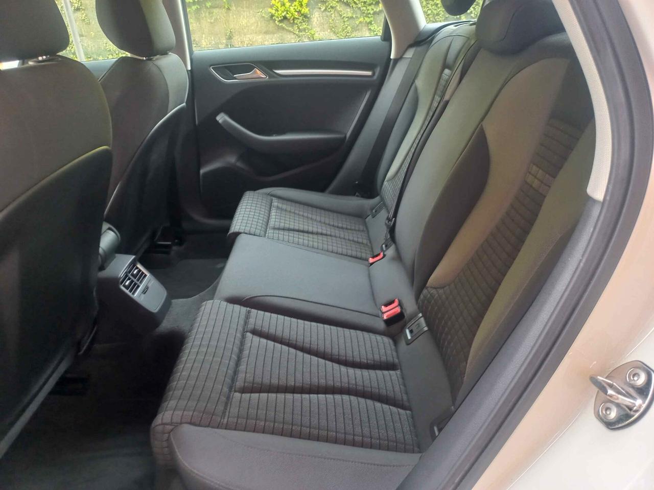 Audi A3 SPB 1.6 TDI Business S-LINE