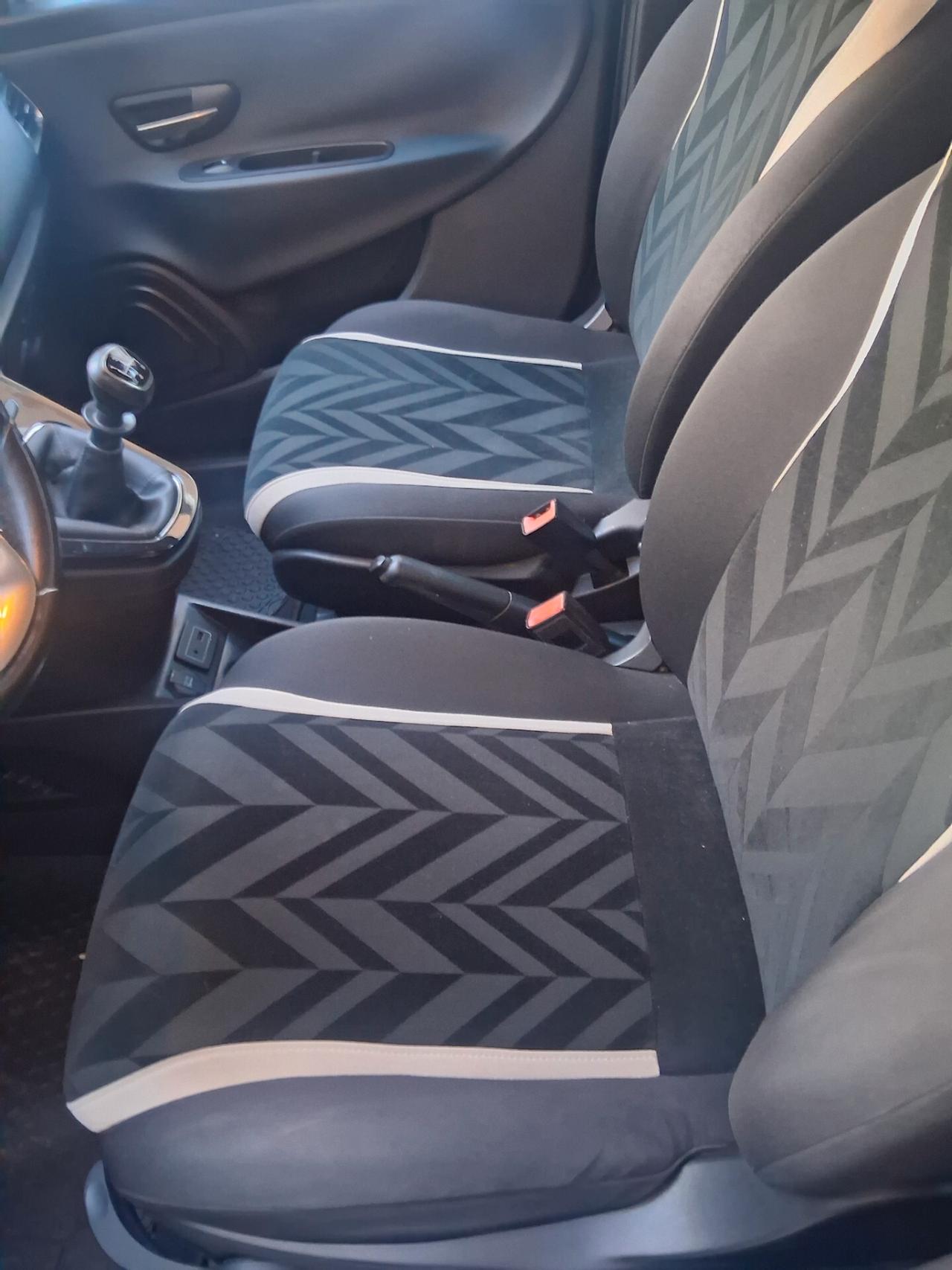 Lancia Ypsilon 1.2 69 CV 5 porte GPL Ecochic Platinum km certificati come nuova