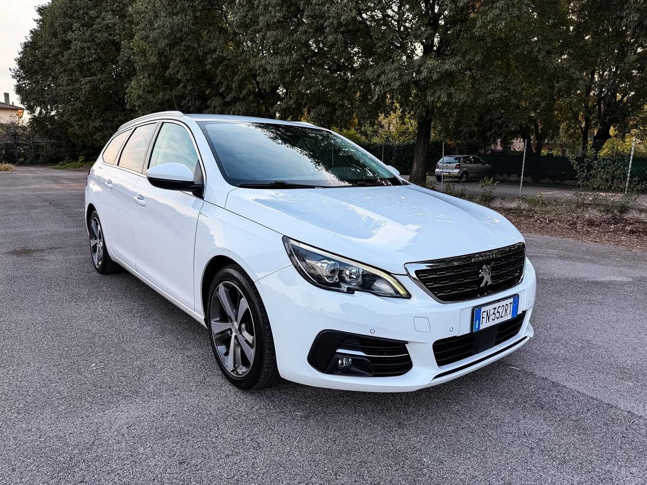 Peugeot 308 BlueHDi 150 S&S SW Allure
