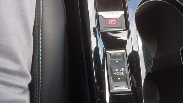 PEUGEOT 2008 *PROMO* PureTech 100 S&S Allure