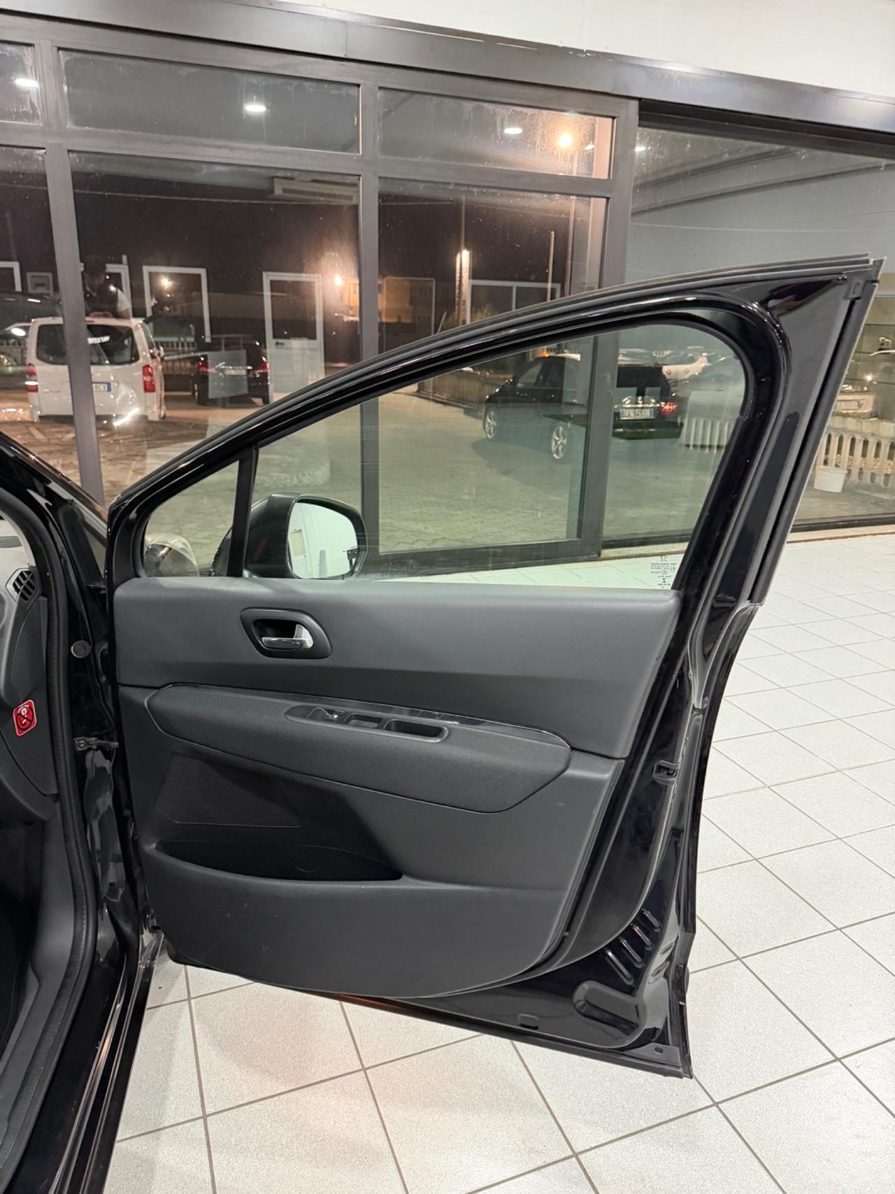 Peugeot 5008 BlueHDi 120 S&S Business