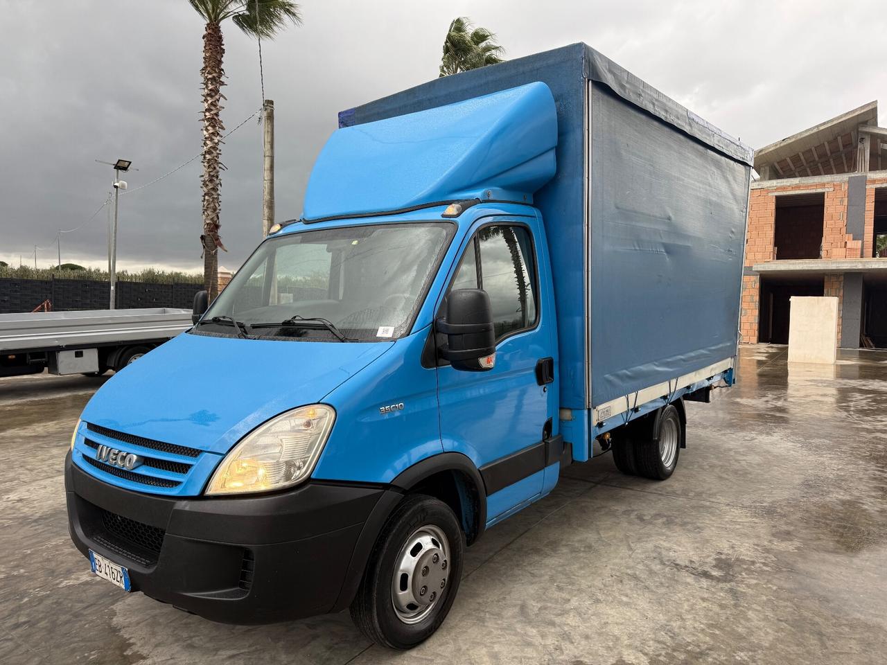 Trattore iveco Daily 35c10 cassonato telonato 4 metri per 2.15