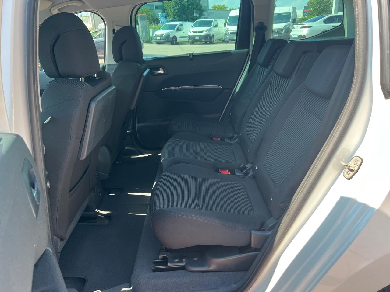 Peugeot 5008 1.6 e-HDi 112CV Stop&Start cambio robotizzato Active