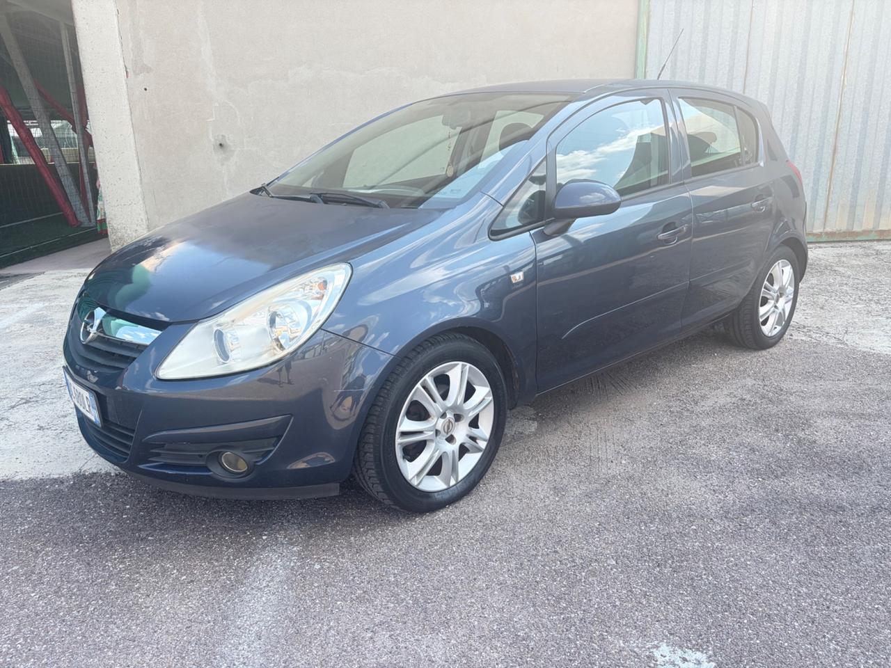 Opel Corsa 1.2 5 porte Cosmo Neopatentati