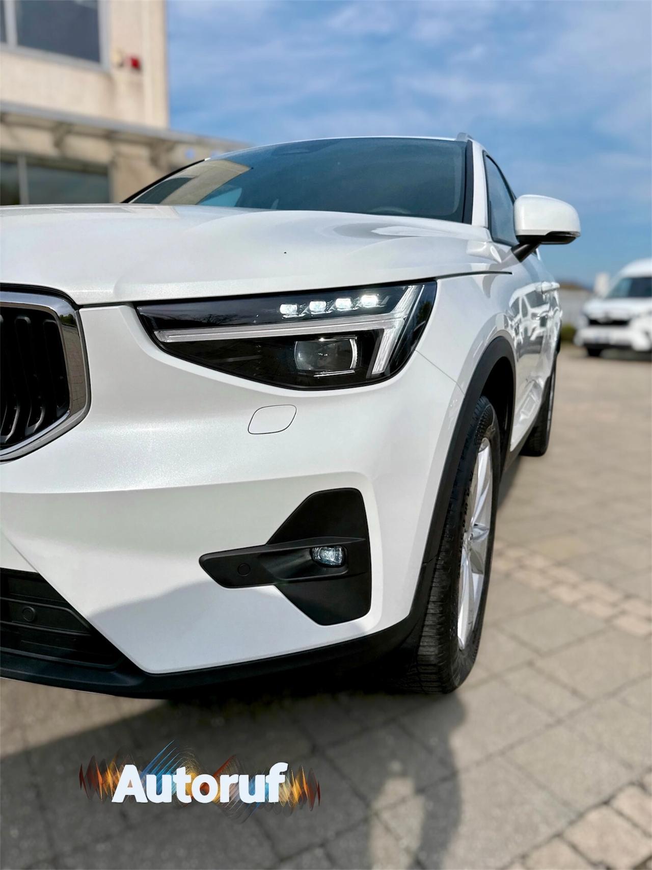 Volvo XC40 Mild Hybrid B3 163cv Crystal White 2025