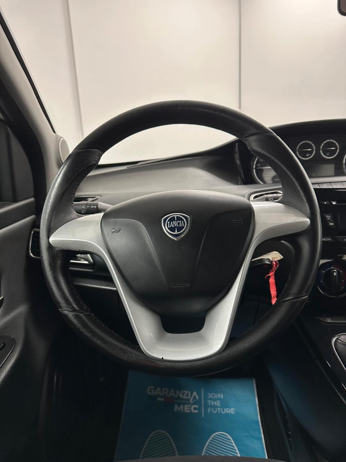 Lancia Ypsilon 1.2 69 CV 5 porte GPL Ecochic Gold - NeoPatentati